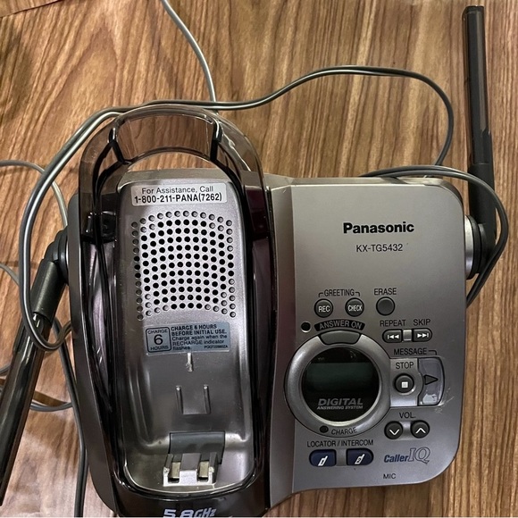 EUC Panasonic Digital House Phone Built In answering machine Model# KX-TG5432 - Picture 5 of 10